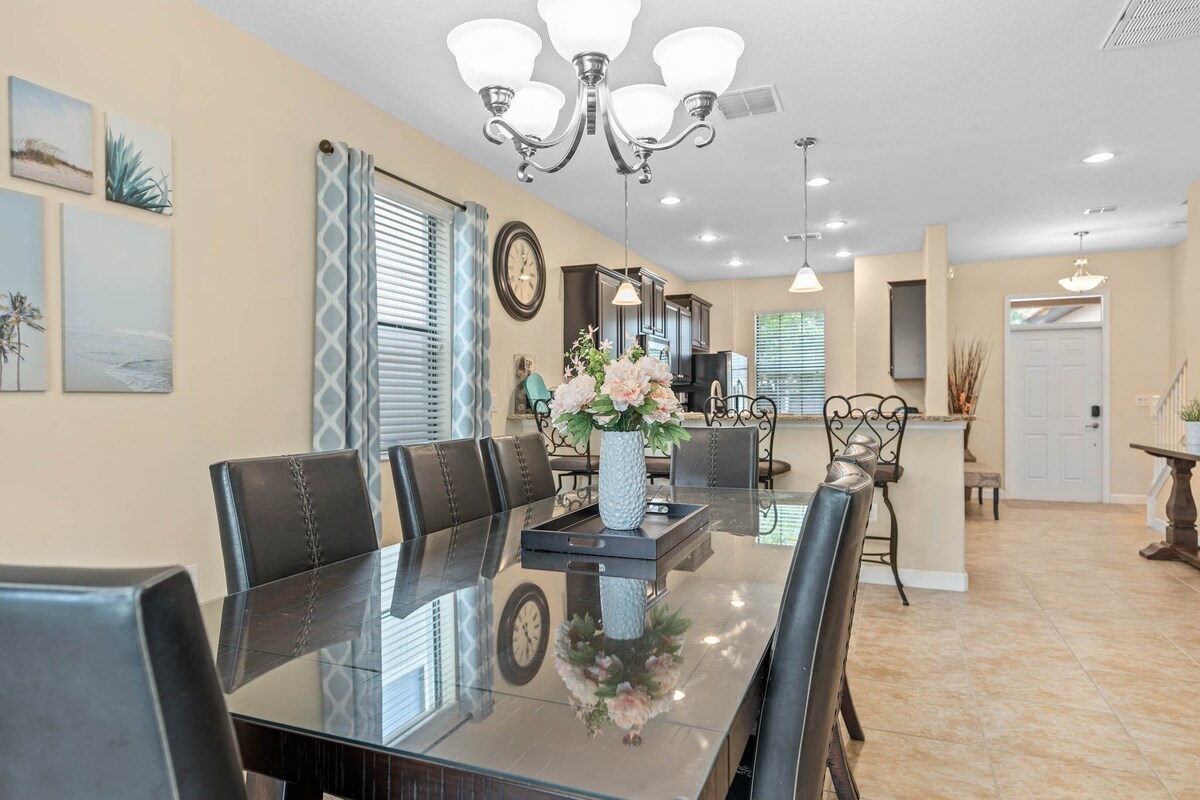 Sleeps 15! + Heated Pool+ Lazy River + Game room