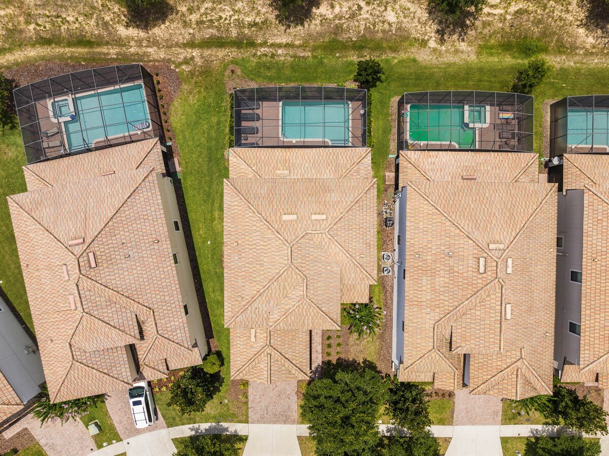 Sleeps 15! + Heated Pool+ Lazy River + Game room