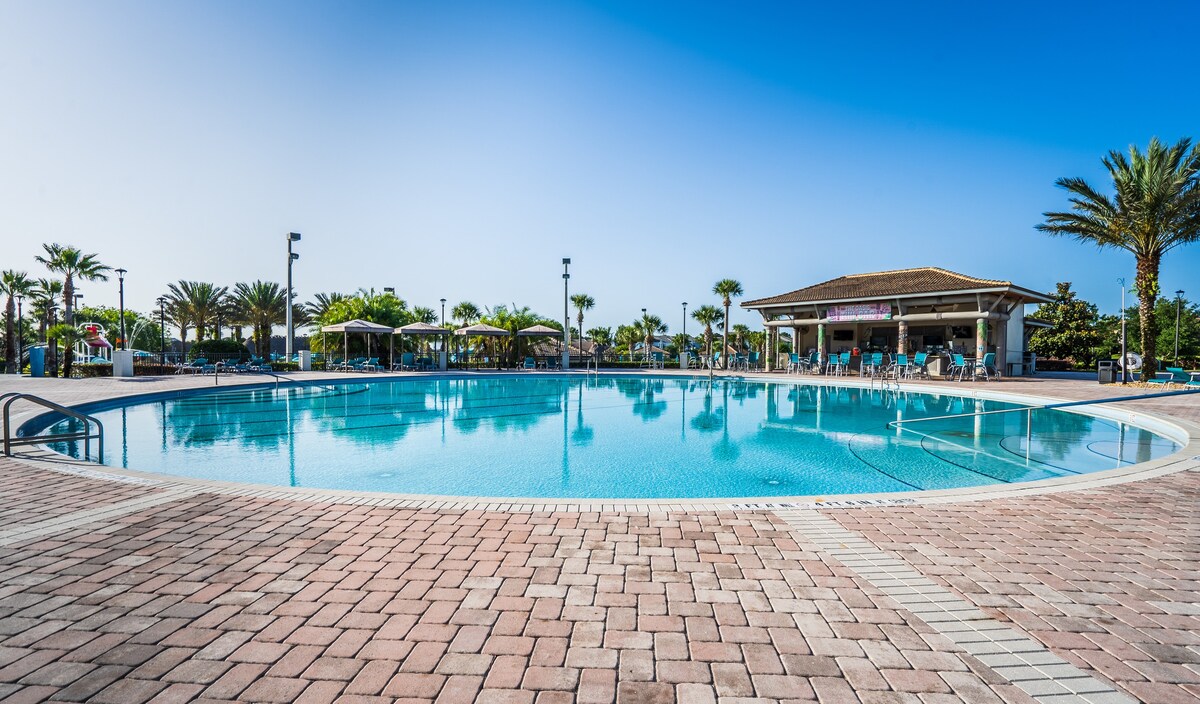 Sleeps 15! + Heated Pool+ Lazy River + Game room