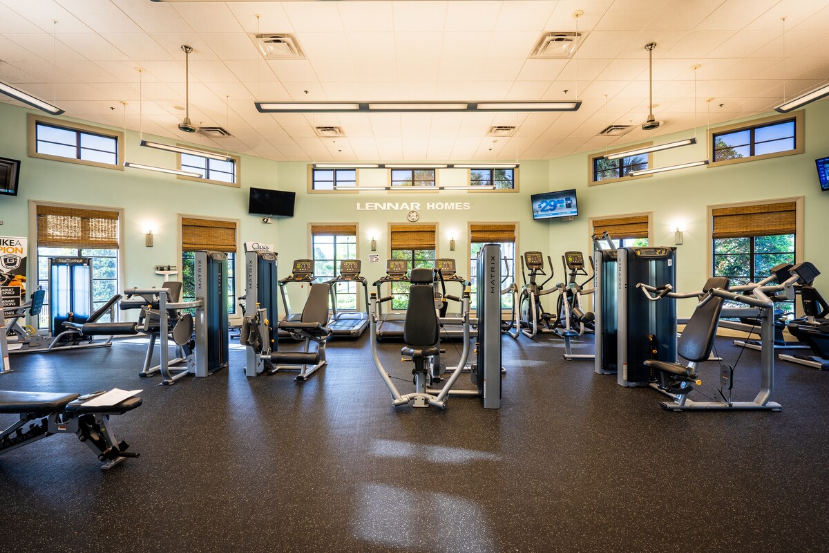 Sleeps 15! + Heated Pool+ Lazy River + Game room