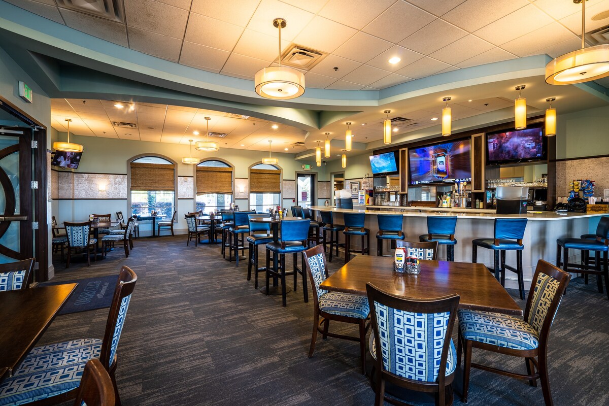 Sleeps 15! + Heated Pool+ Lazy River + Game room