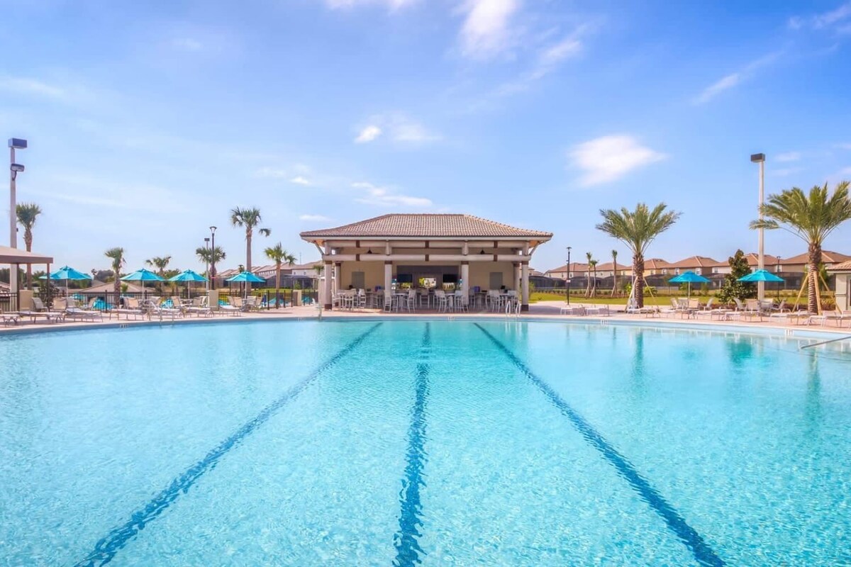 Sleeps 15! + Heated Pool+ Lazy River + Game room