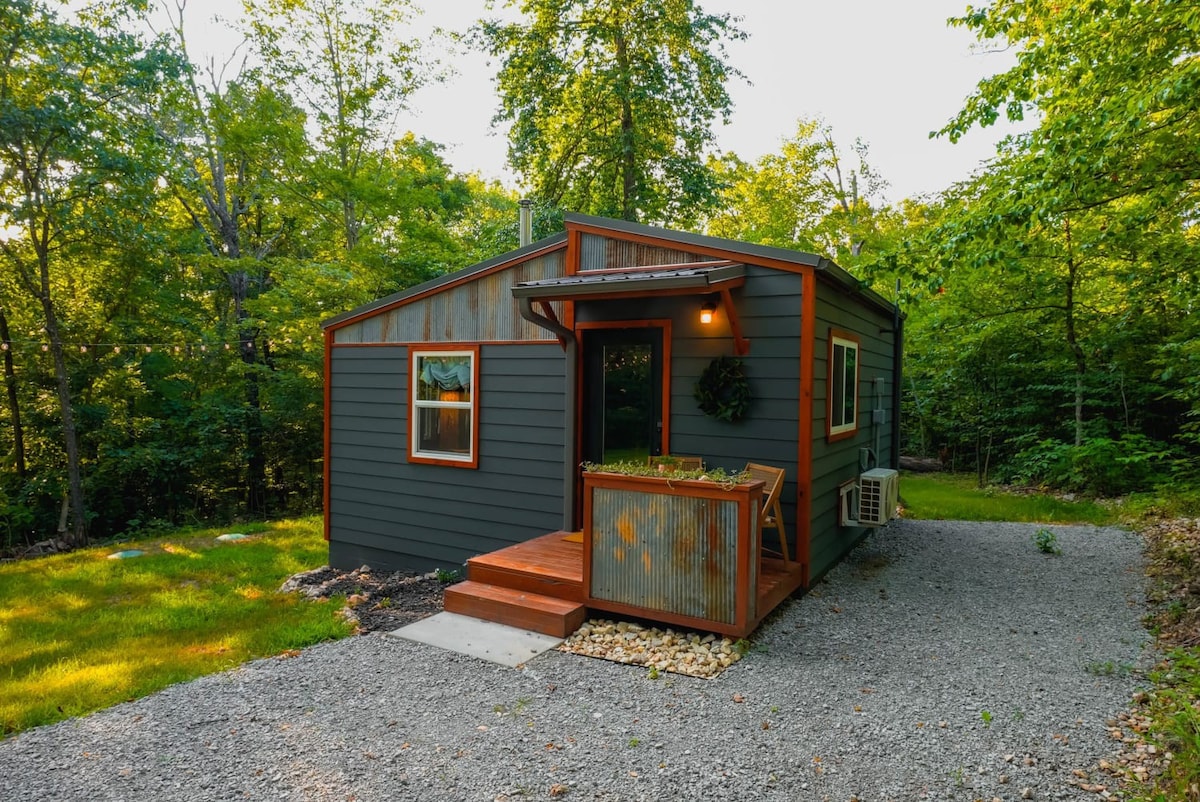 Firefly Hollow secluded woodland cabin vacation rental in Pineville Missouri managed by Weekender Management