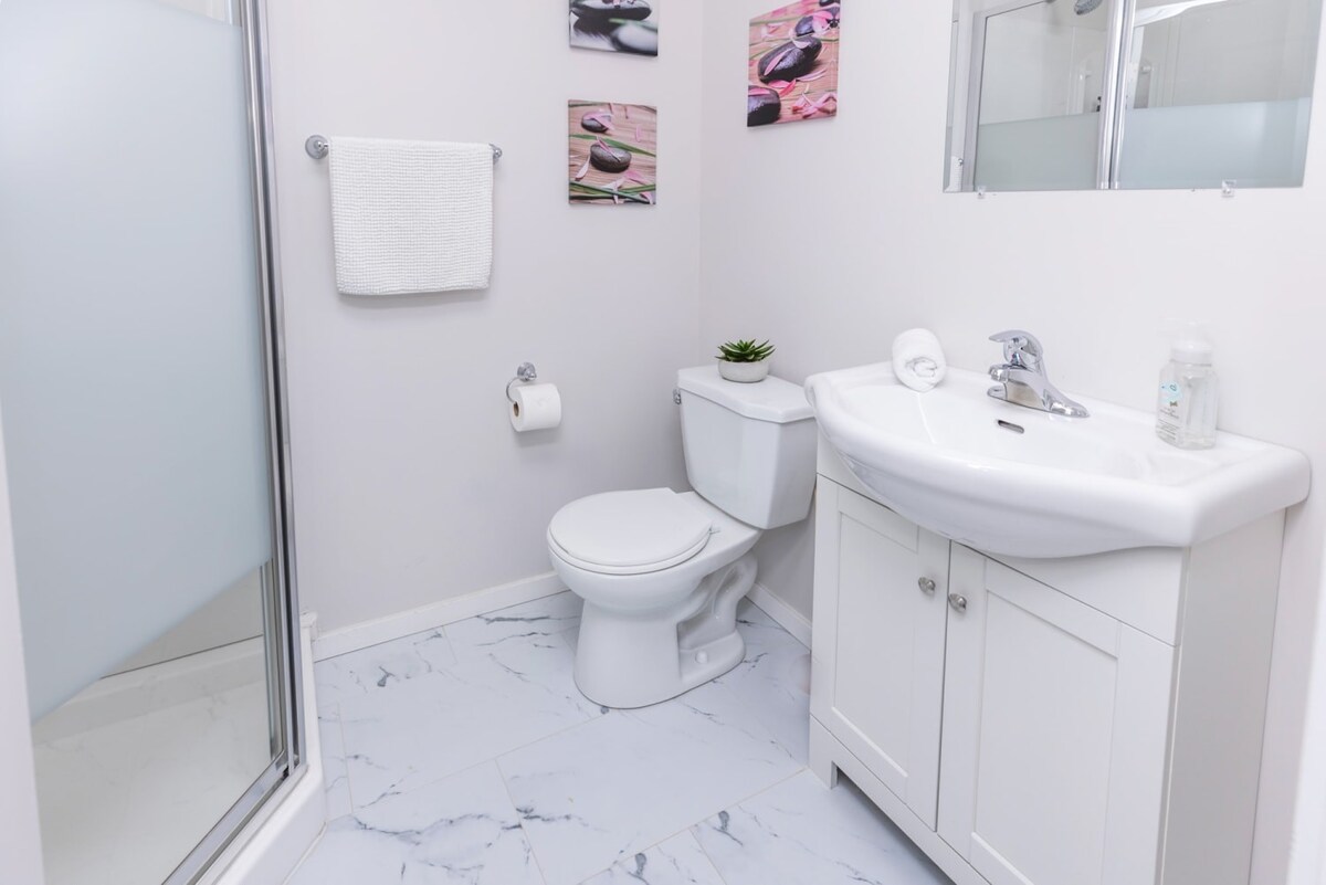 Bathroom with standing shower