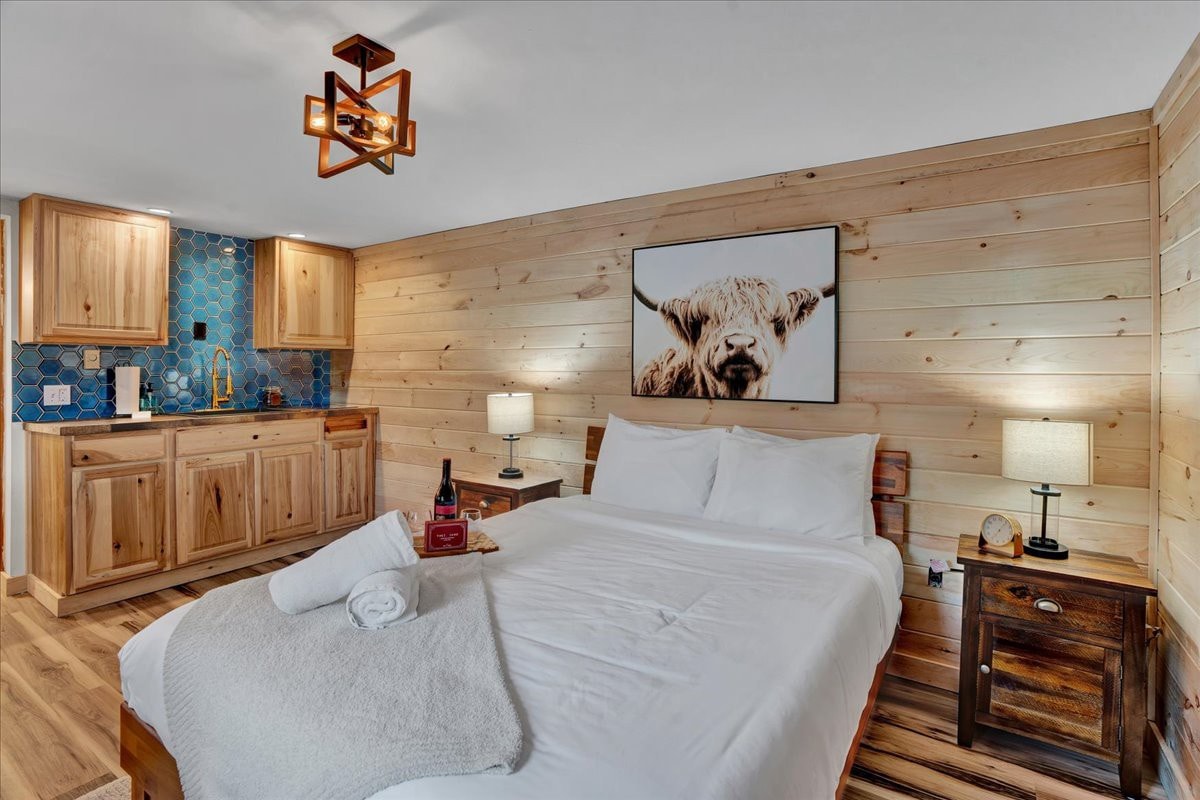 Elements Modern Pocono Cottage | Pickle | Firepits — Barrett Township, PA — vacation rental