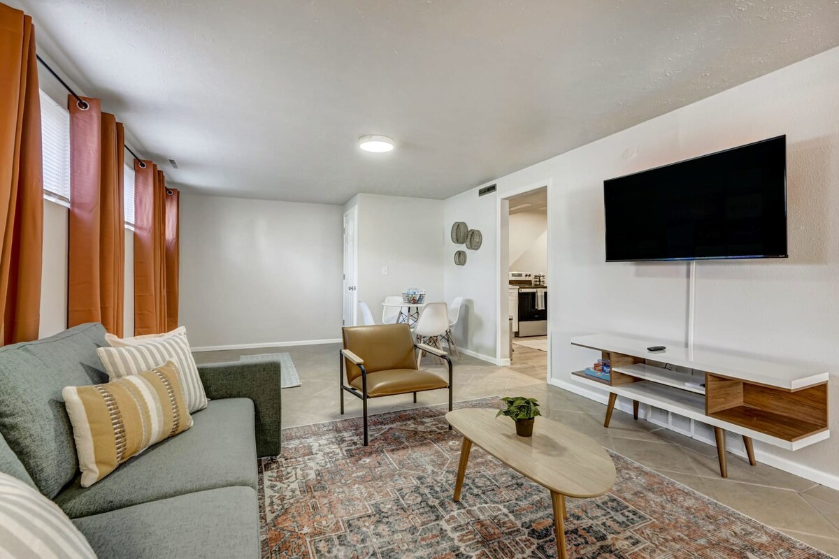 Cheerful Cove - Cozy Basement Centrally Located — Colorado Springs, CO — vacation rental