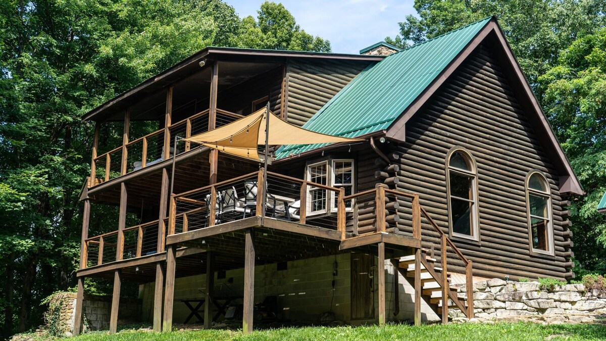 Cozy 2 bedroom cabin nestled in wooded hideaway — Monterey, TN — vacation rental