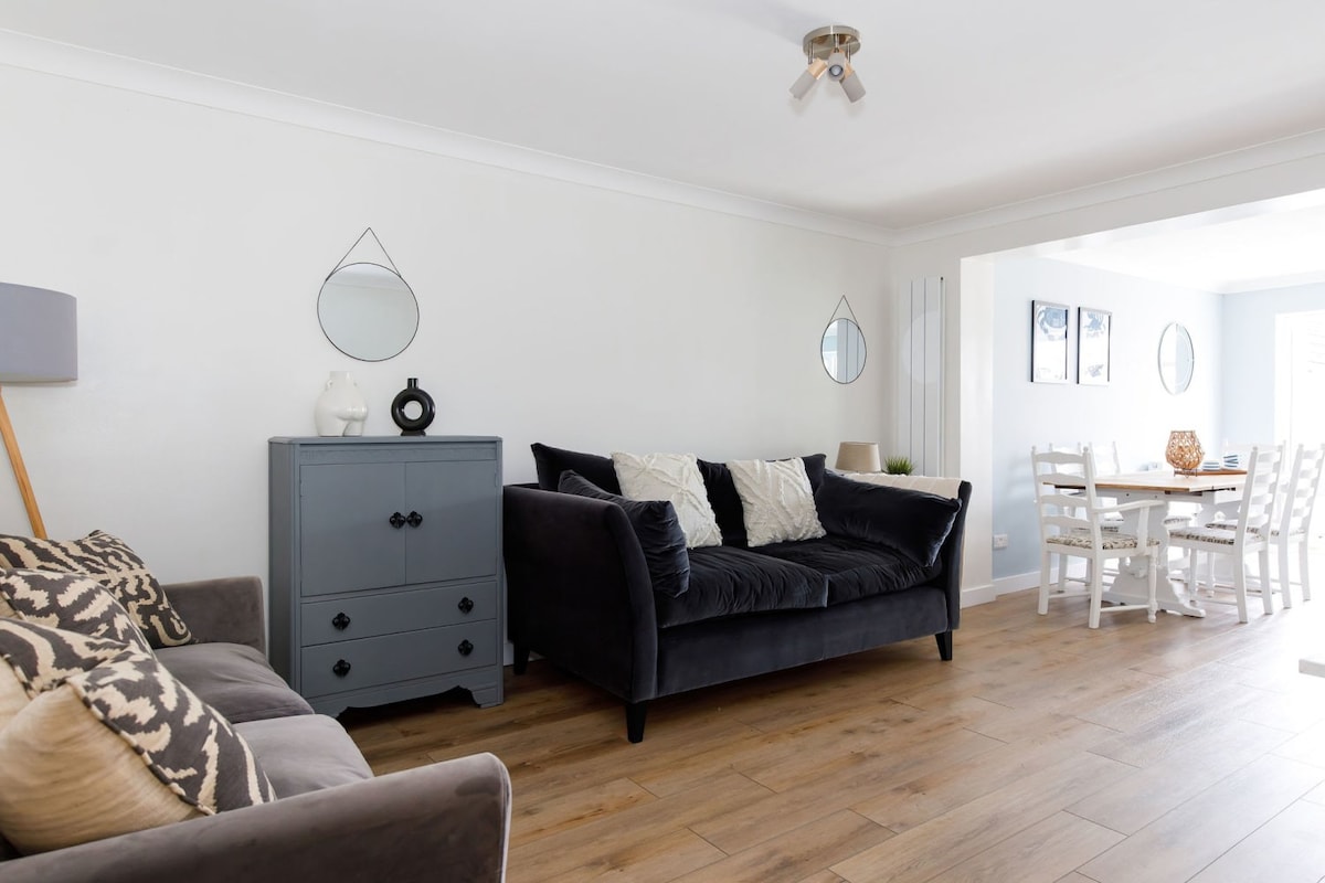 Charming Bolthole 400m to Beach