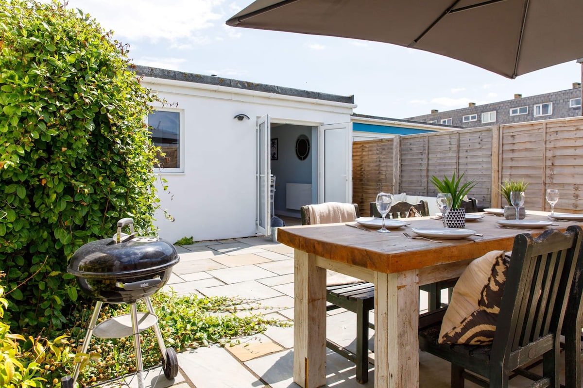 Charming Bolthole 400m to Beach
