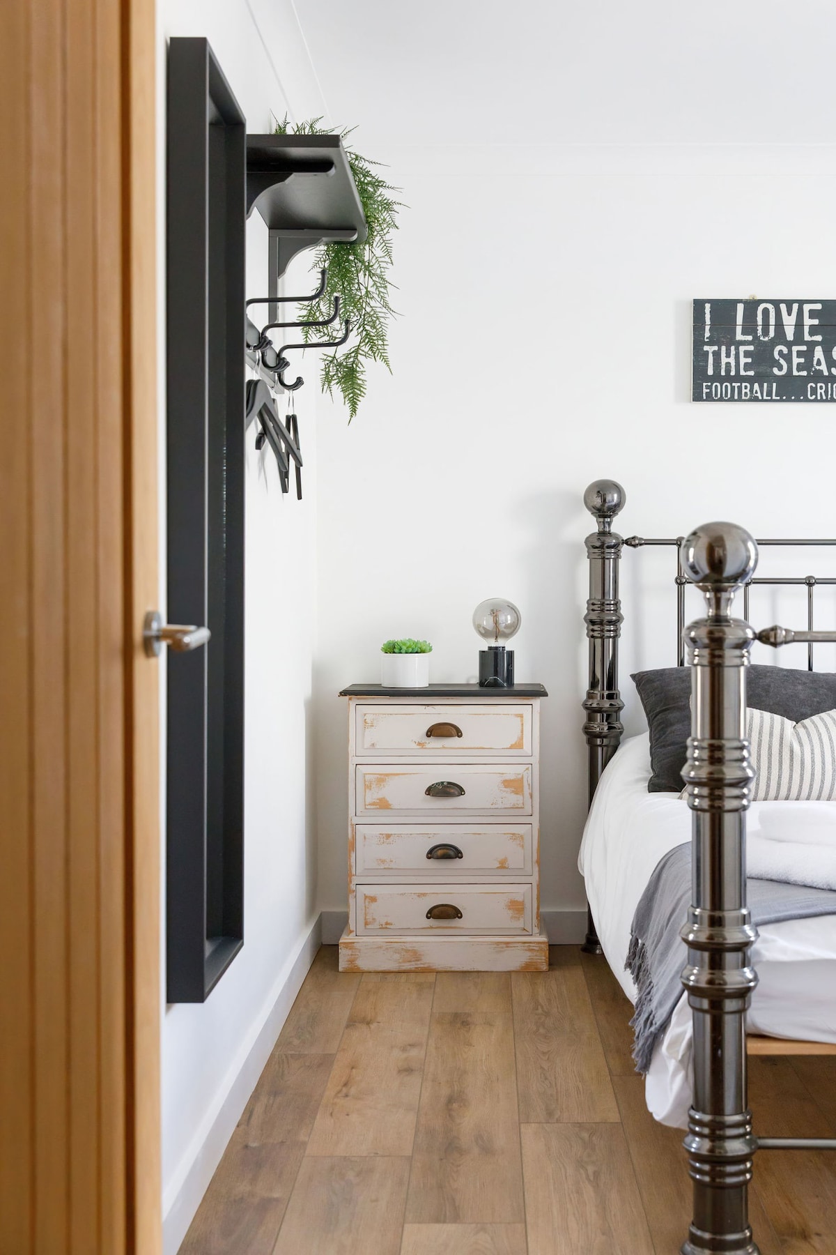 The modern double bedroom.