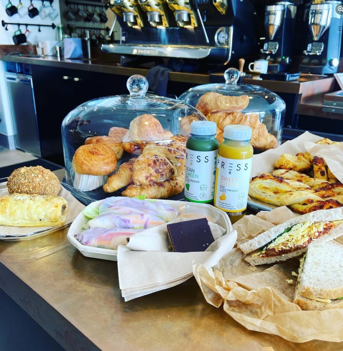 Enjoy some sweet or savoury treats at Billy's on the Beach.