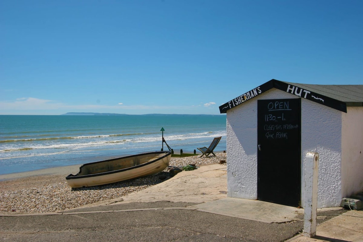 The Fishermans Hut at East Wittering beach is the perfect spot to grab any Seafood.