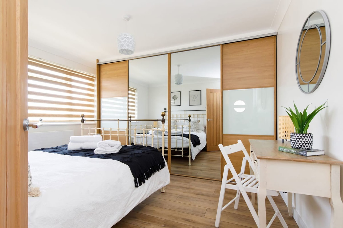 Charming Bolthole 400m to Beach