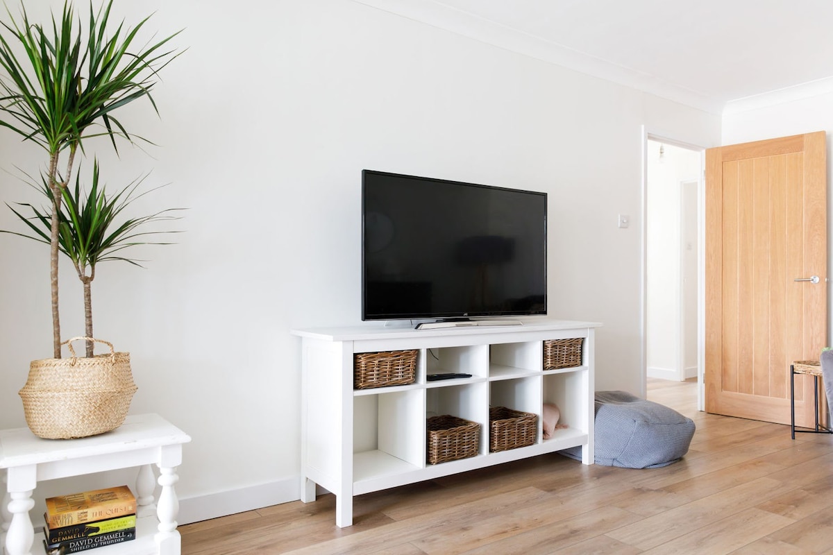 The lounge has two large sofas and a smart TV to watch your favourite tv shows or films.