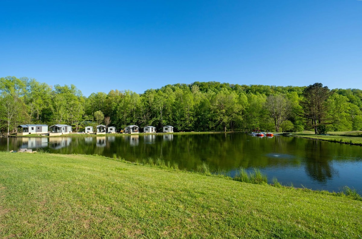 Water View Cabin - Fishing Lake - Groundhog Cabin | Creekside Hideaway