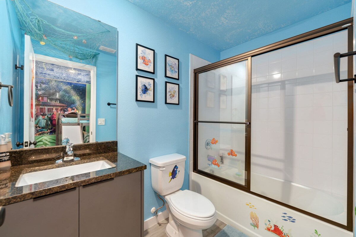 Themed home near Disney w/ pool access