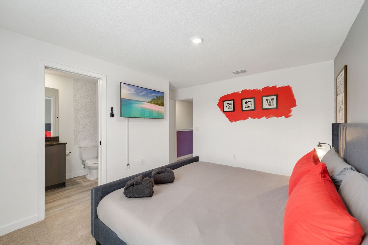 Themed home near Disney w/ pool access