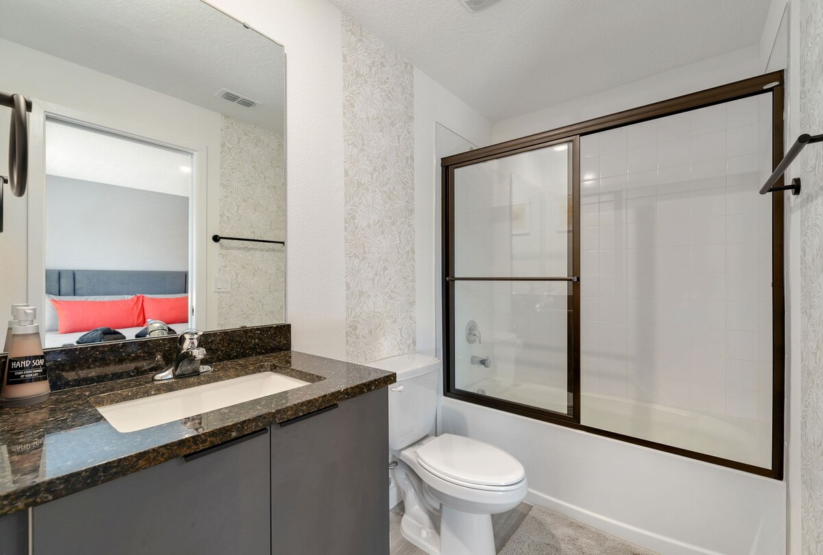 Themed home near Disney w/ pool access