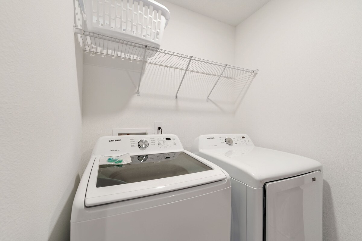 Themed home near Disney w/ pool access