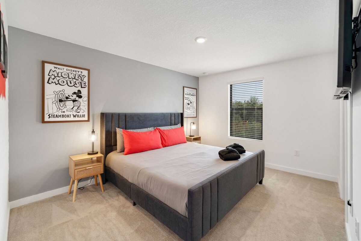 Themed home near Disney w/ pool access
