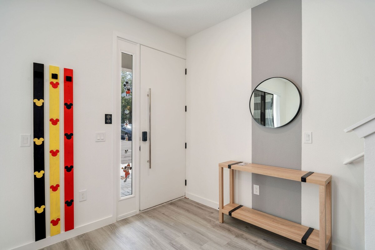 Themed home near Disney w/ pool access