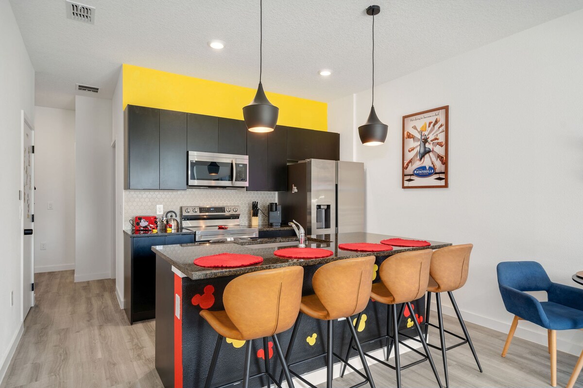 Themed home near Disney w/ pool access