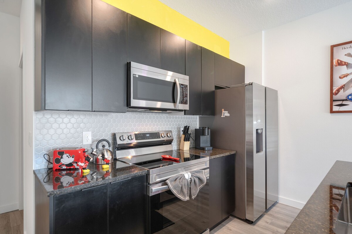 Themed home near Disney w/ pool access