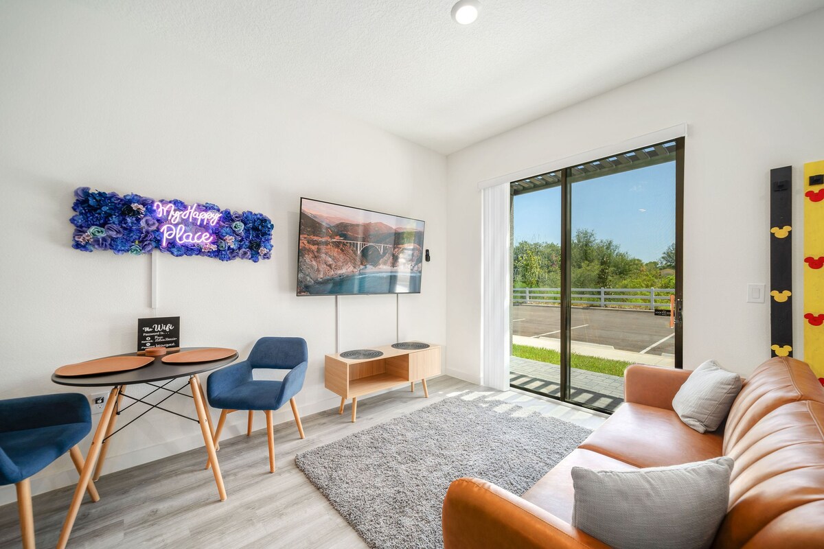 Themed home near Disney w/ pool access