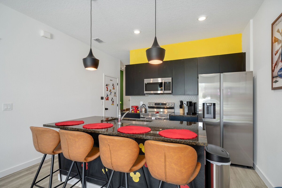 Themed home near Disney w/ pool access