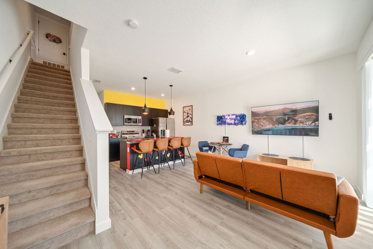 Themed home near Disney w/ pool access