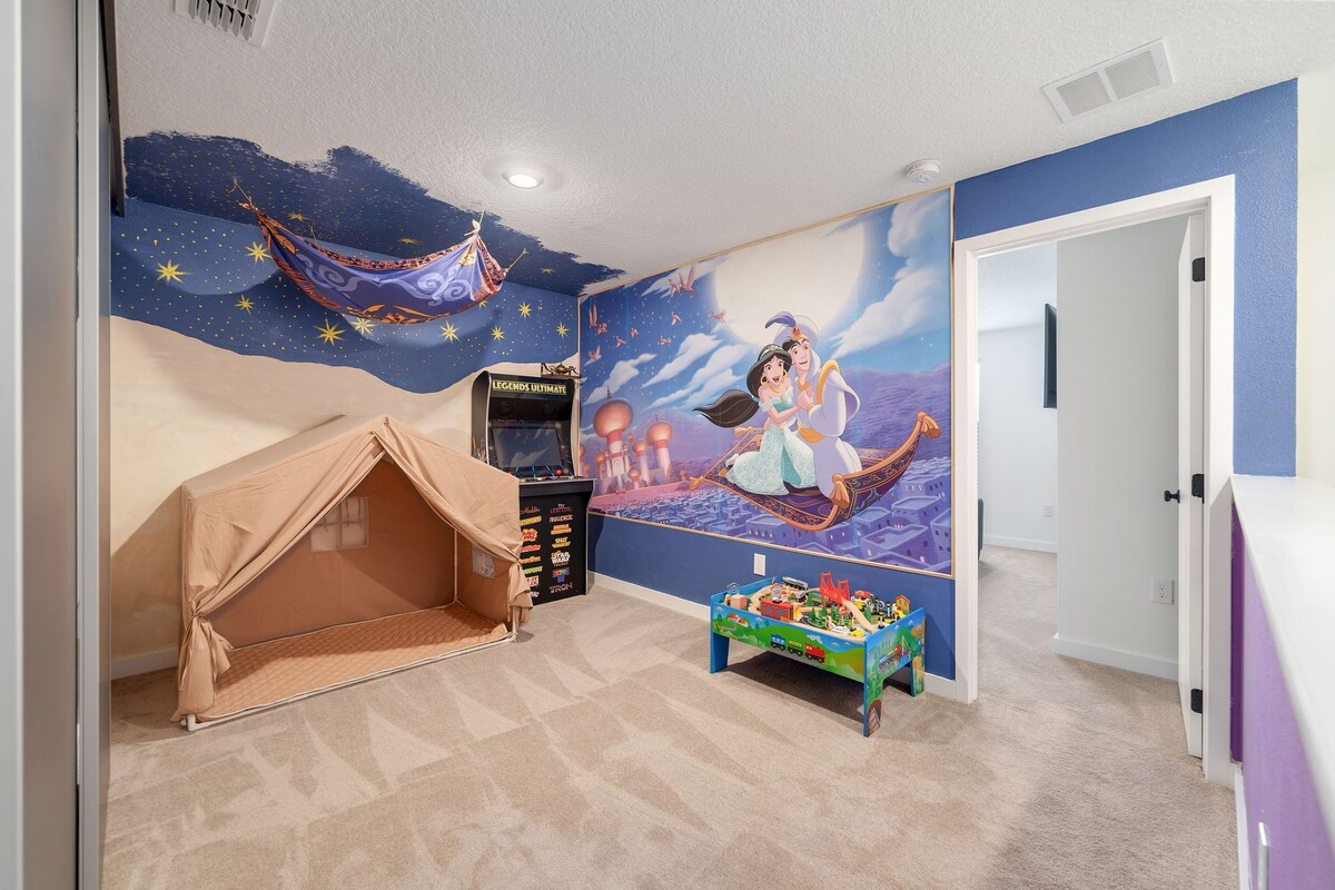 Themed home near Disney w/ pool access