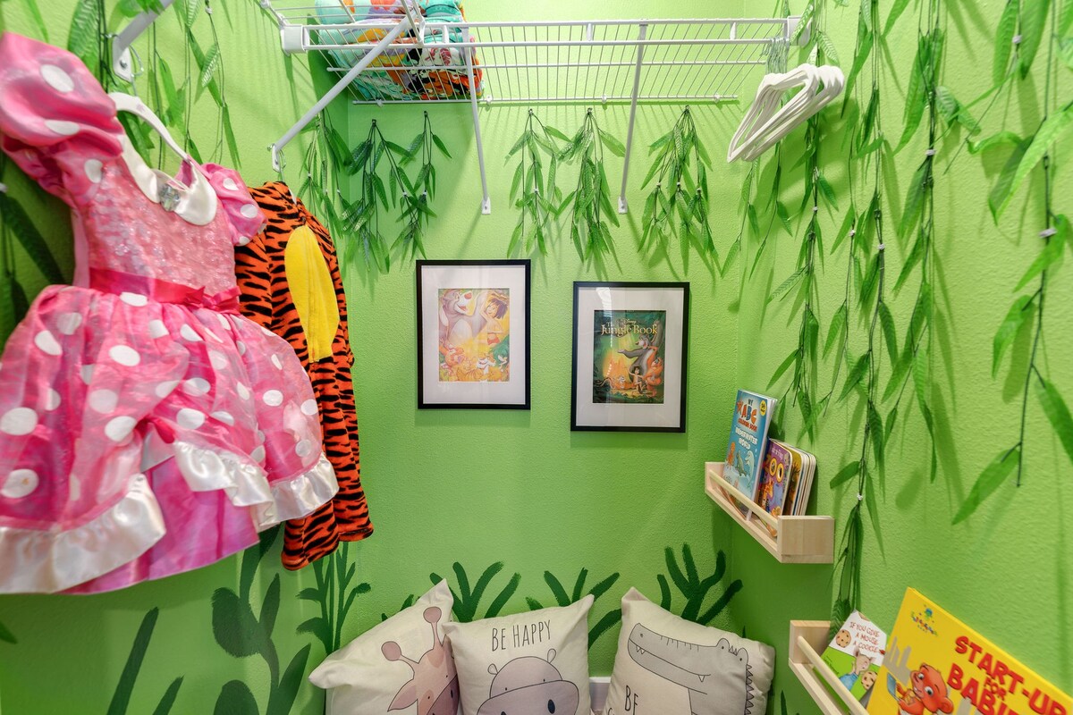 Themed home near Disney w/ pool access