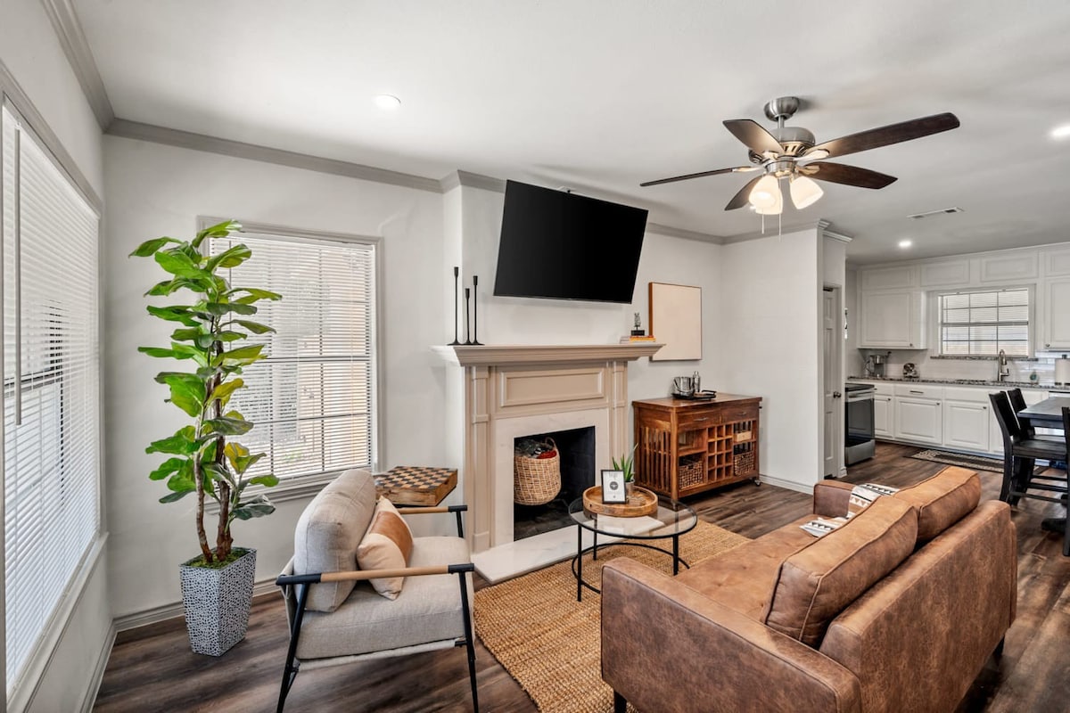 Minutes to TCU!  Message us for Availiability.