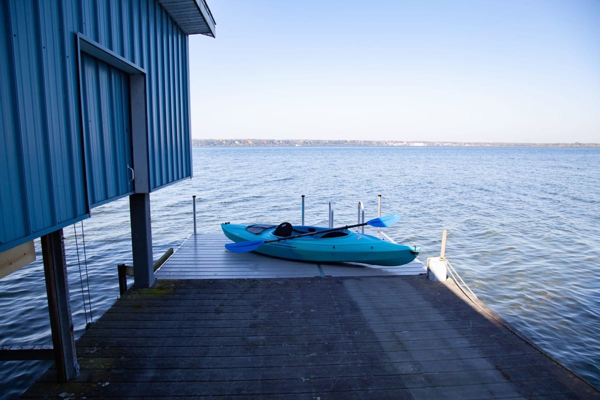 Lakeside Landing Dock, Fire Pit and Boat Rental — Geneva, NY — vacation rental