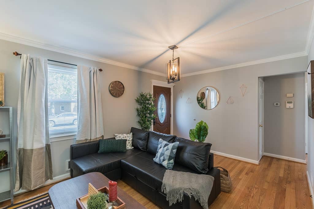 Huge 4BR historic townhouse by CozySuites