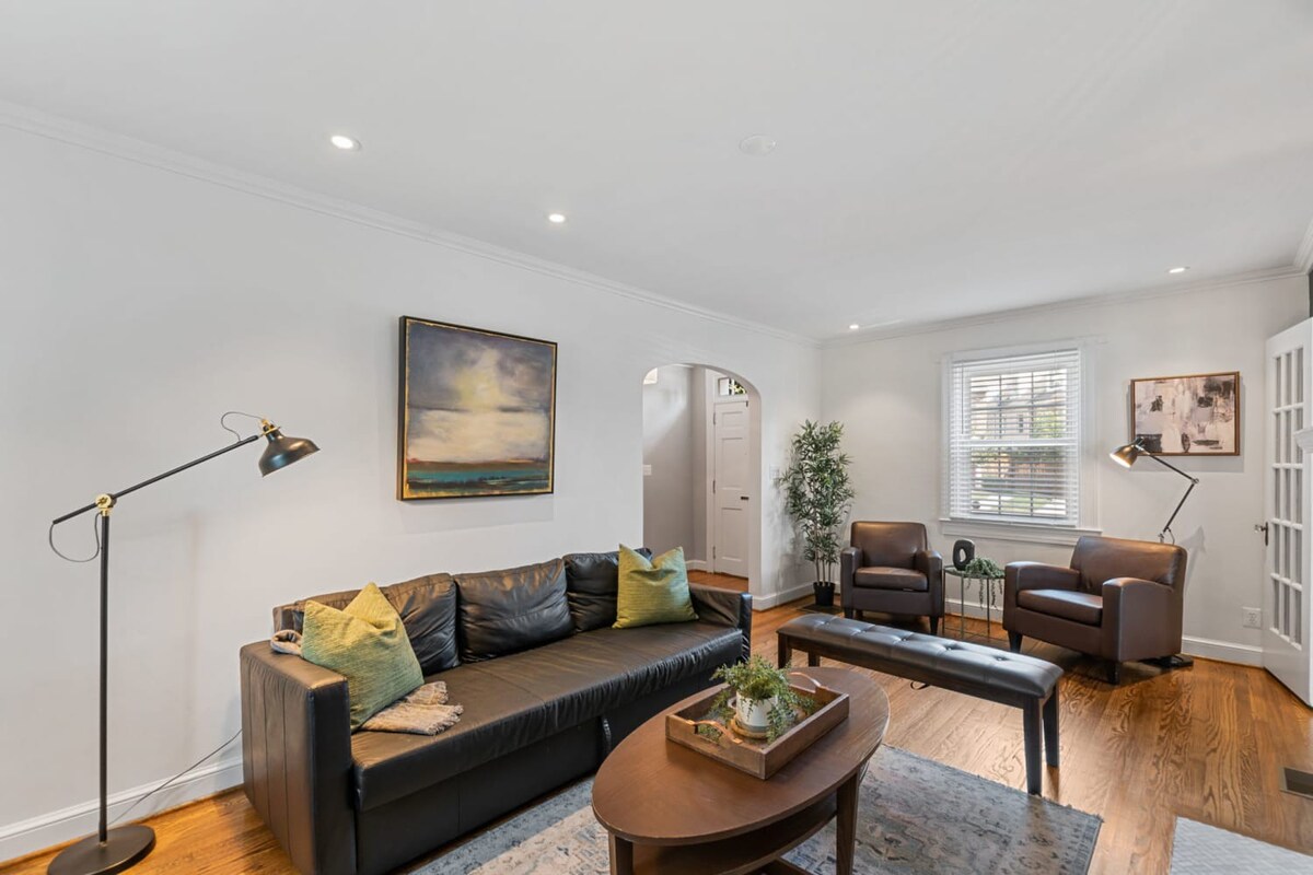 Massive 5BR Historic House by CozySuites