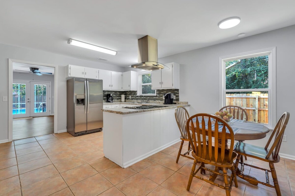 Southern Splash Retreat Poolside Paradise by GSU 5