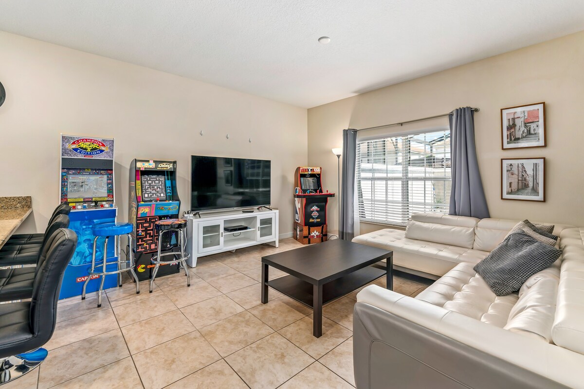 9 min to Disney w/ Pool + Arcade + FREE Waterpark