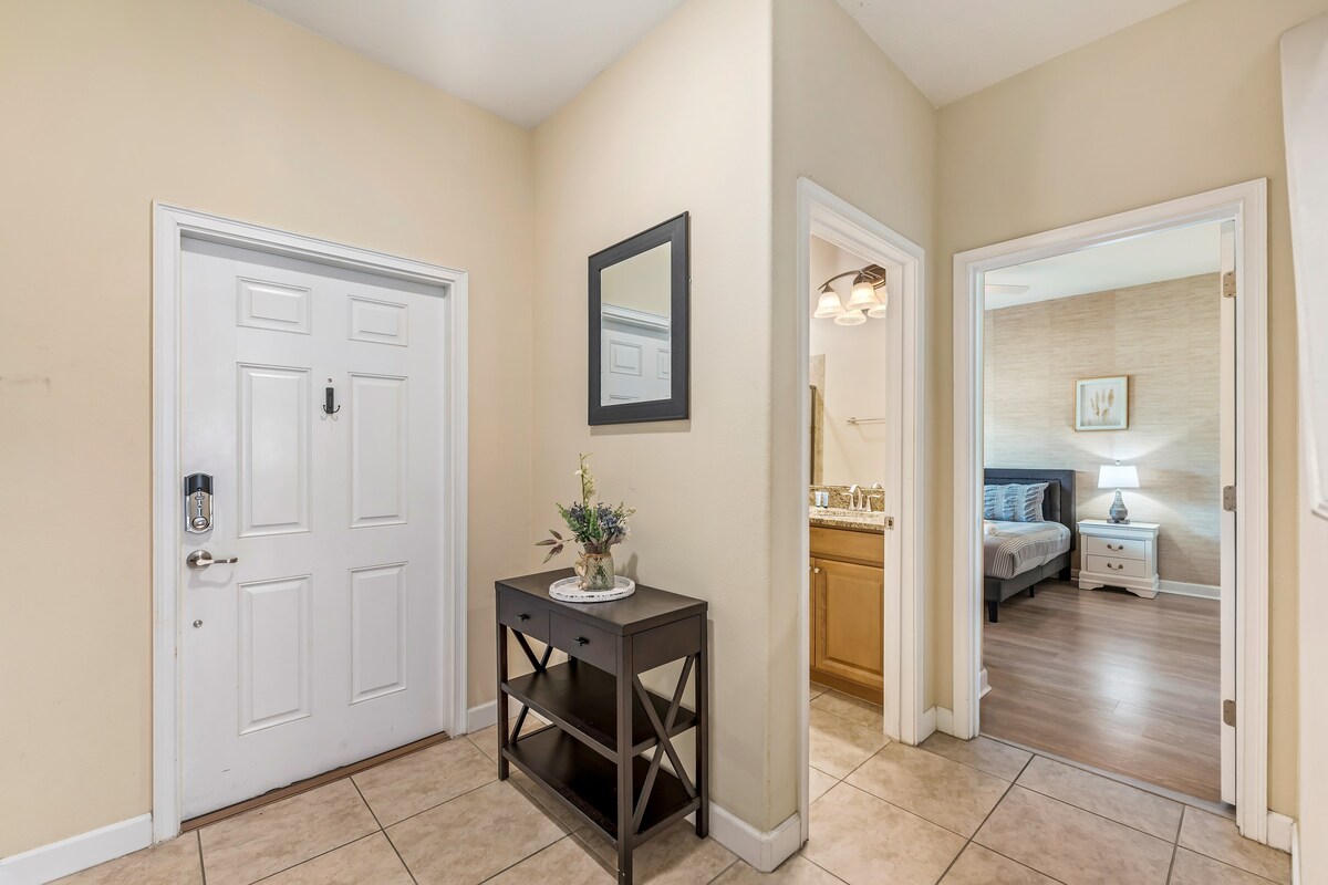 9 min to Disney w/ Pool + Arcade + FREE Waterpark