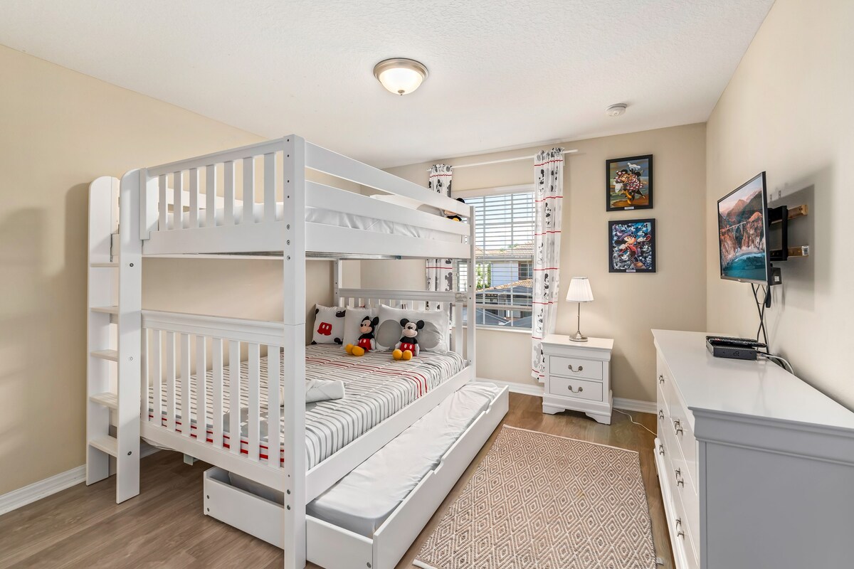 9 min to Disney w/ Pool + Arcade + FREE Waterpark