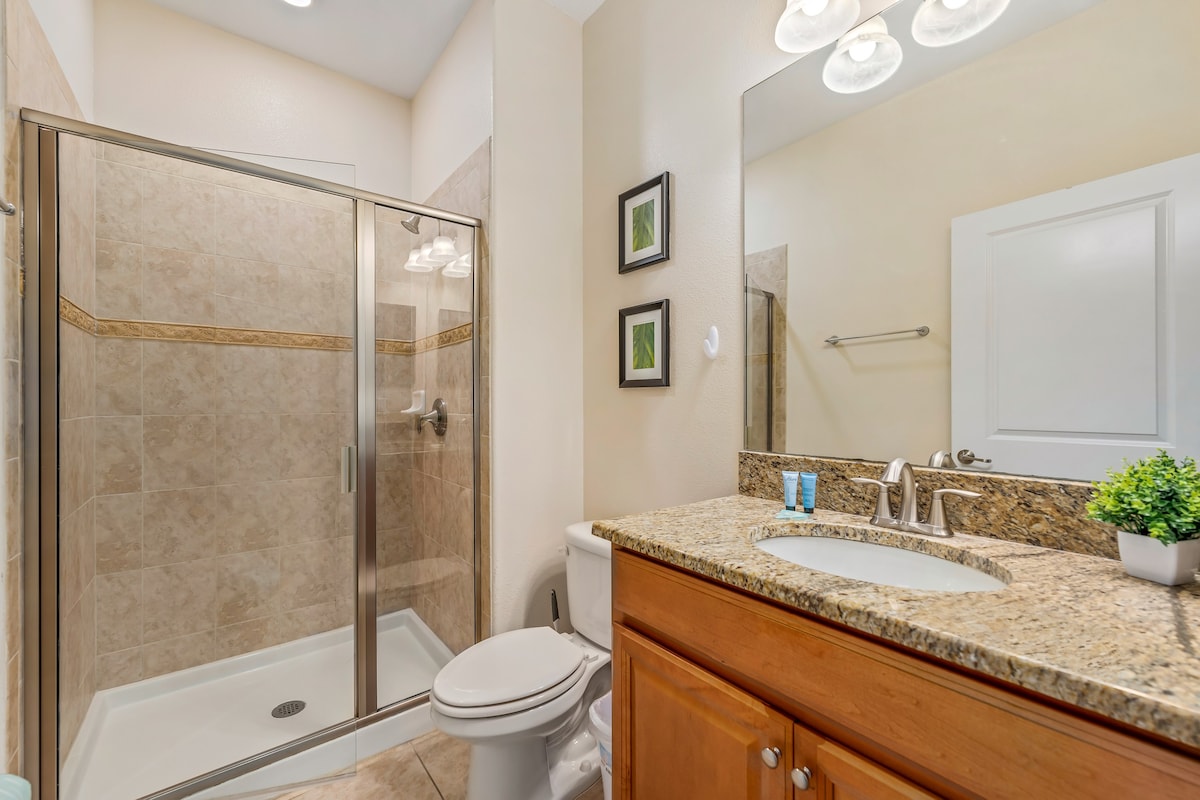 9 min to Disney w/ Pool + Arcade + FREE Waterpark