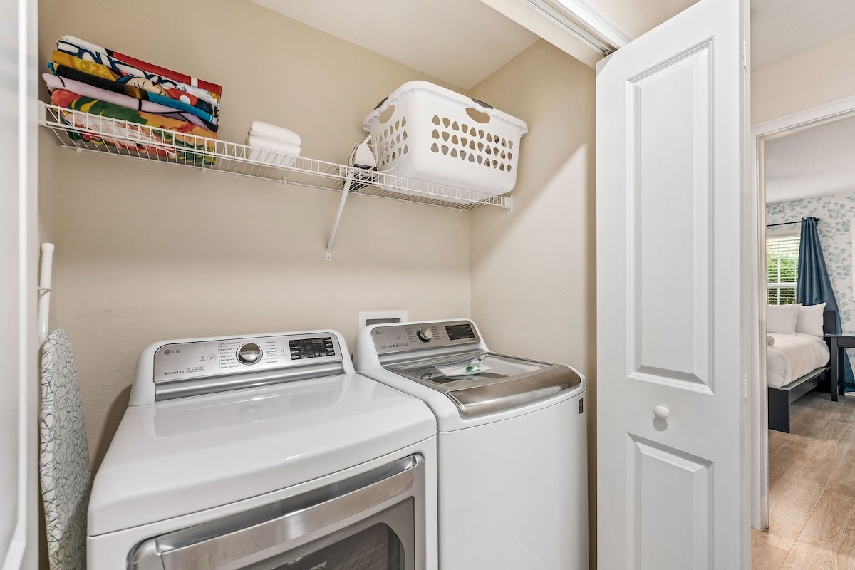 9 min to Disney w/ Pool + Arcade + FREE Waterpark