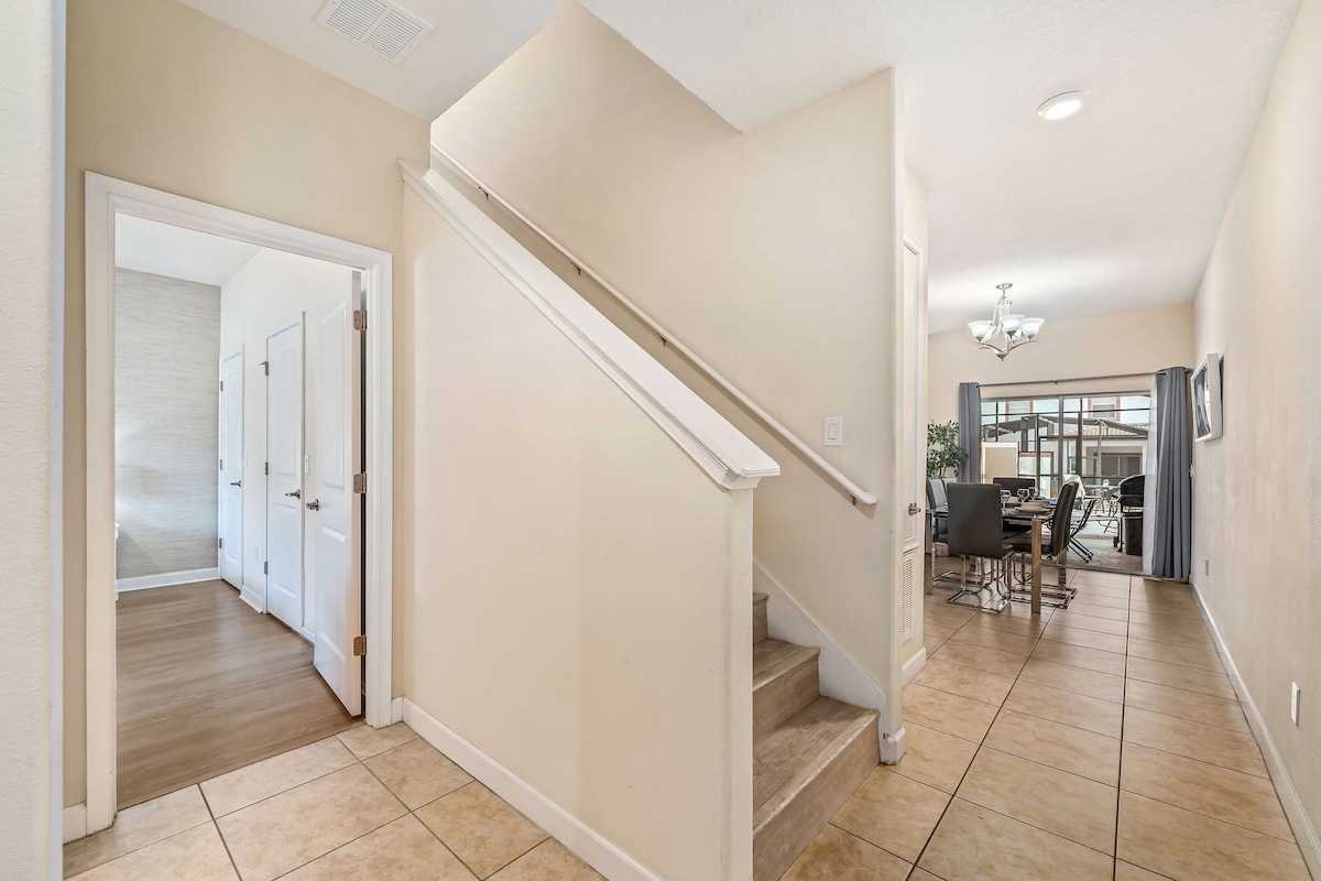 9 min to Disney w/ Pool + Arcade + FREE Waterpark