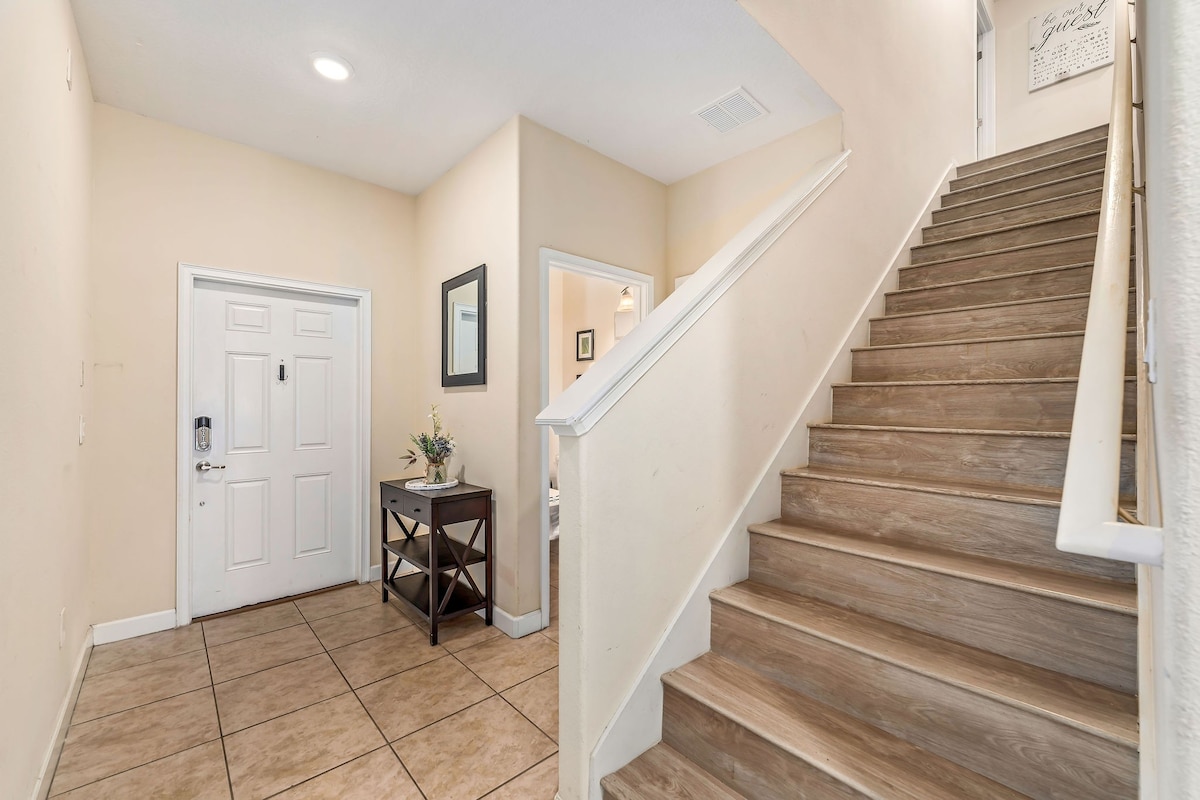 9 min to Disney w/ Pool + Arcade + FREE Waterpark