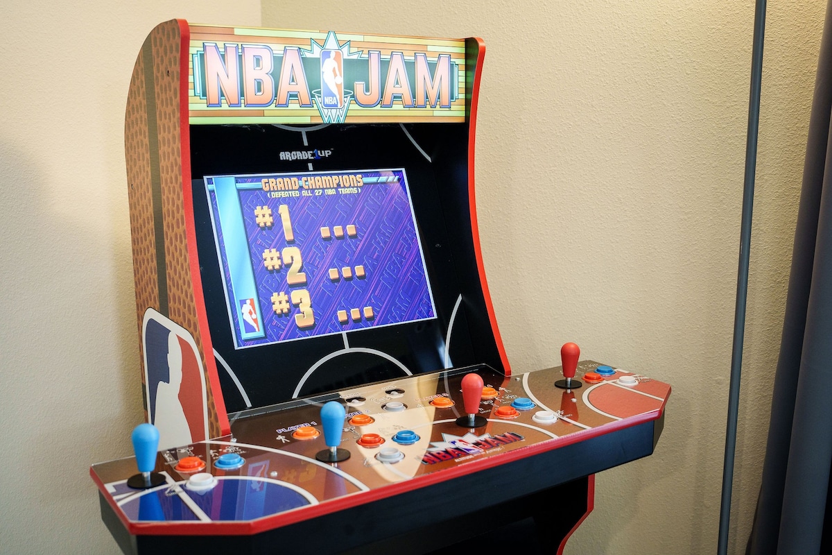 9 min to Disney w/ Pool + Arcade + FREE Waterpark