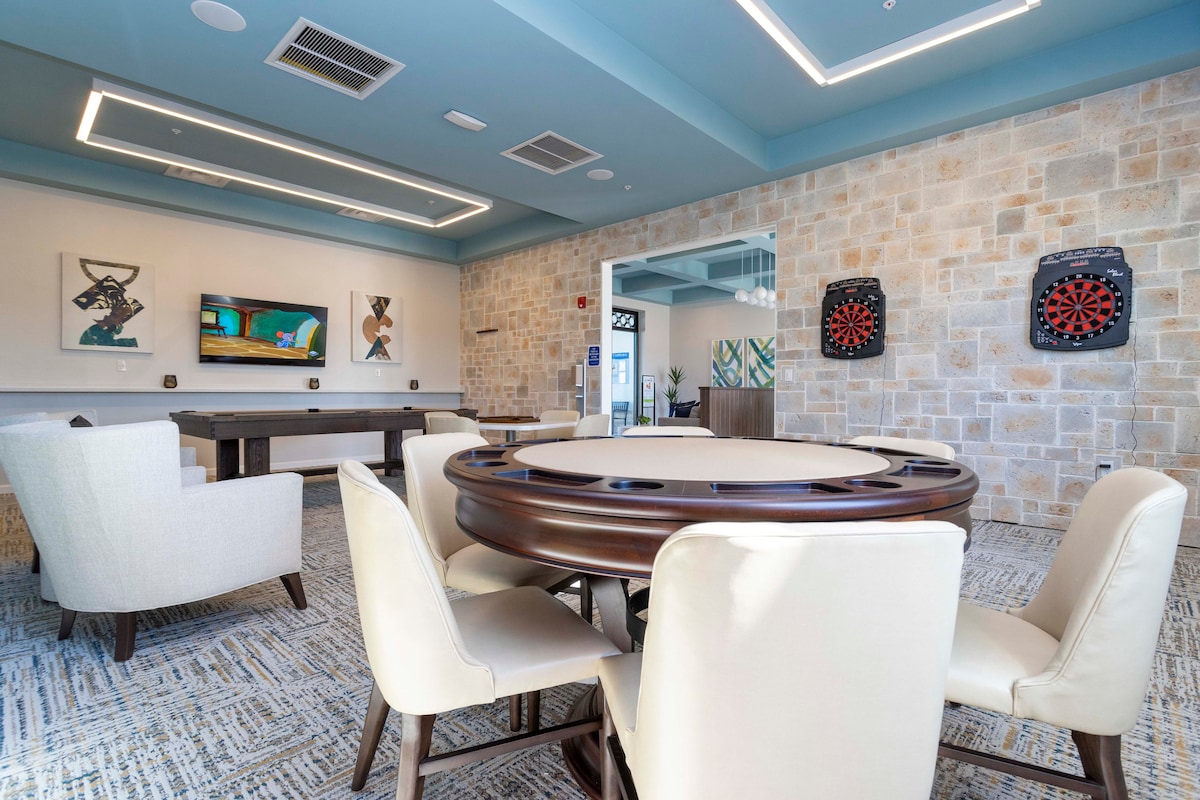 9 min to Disney w/ Pool + Arcade + FREE Waterpark