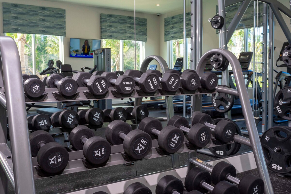 9 min to Disney w/ Pool + Arcade + FREE Waterpark