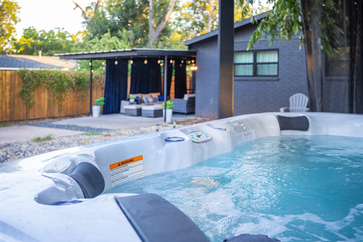 Das Green Dor - Sleeps 9, Hot Tub & Fire Pit — Fredericksburg, TX — vacation rental