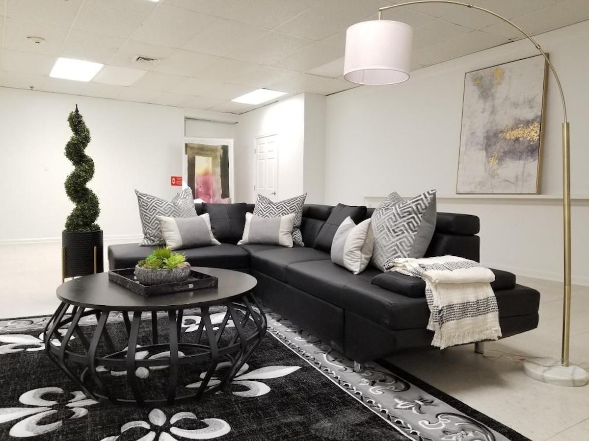 Luxury Lakefront Retreat With Game Room And Breathtaking Views - Exquisite Haven - New Orleans, LA