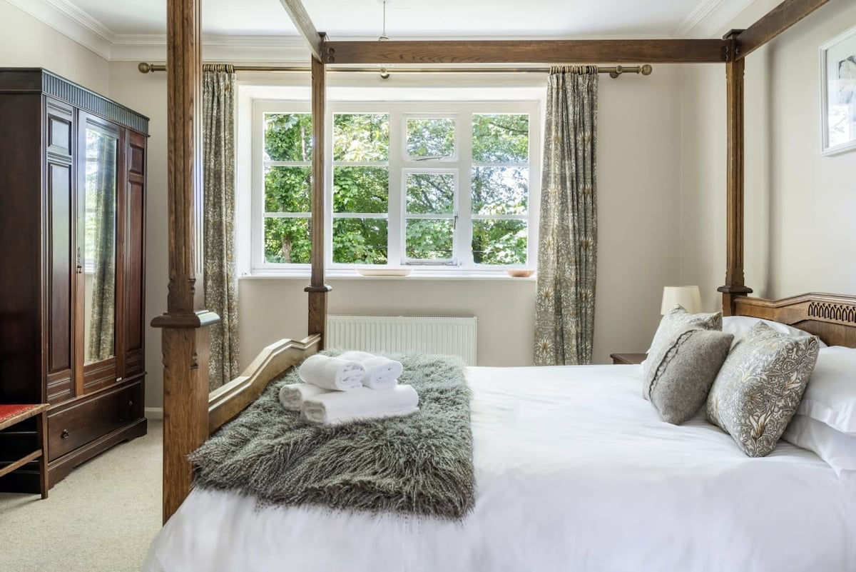 Large Grade II Listed House & Garden, nr Beaches — Saint Columb, England — vacation rental